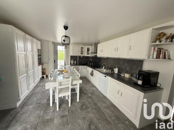 Maison 6 pièces de 183 m² à Sainte-Colombe (77650)