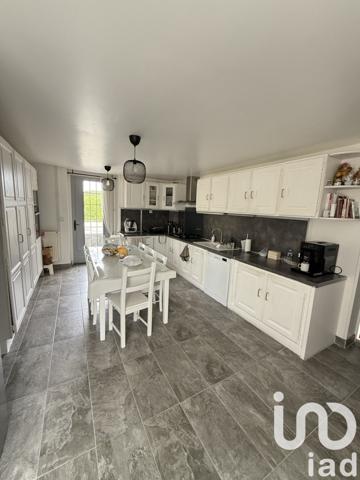 Maison 6 pièces de 183 m² à Sainte-Colombe (77650)