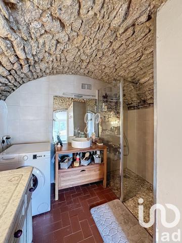 Maison 4 pièces de 130 m² à Saumane-de-Vaucluse (84800)