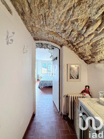 Maison 4 pièces de 130 m² à Saumane-de-Vaucluse (84800)