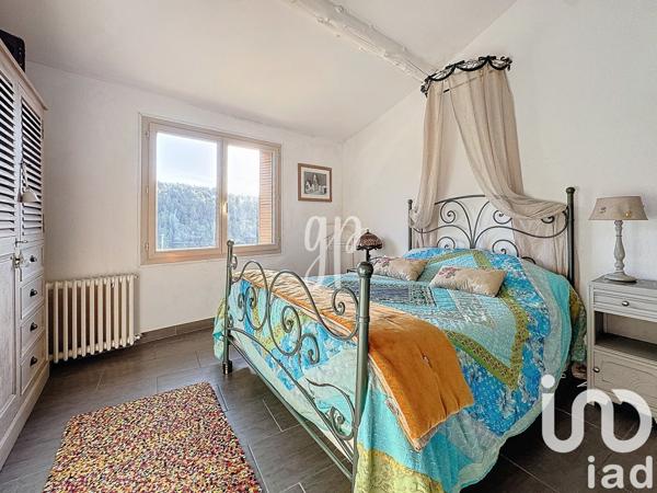 Maison 4 pièces de 130 m² à Saumane-de-Vaucluse (84800)