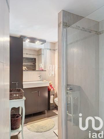 Maison 4 pièces de 130 m² à Saumane-de-Vaucluse (84800)