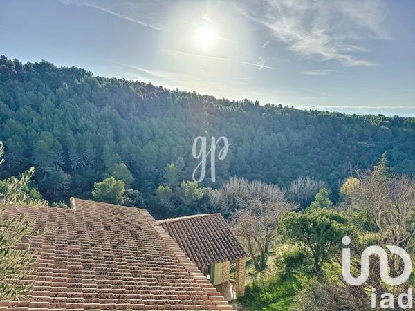 Maison 4 pièces de 130 m² à Saumane-de-Vaucluse (84800)