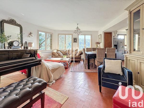 Maison 4 pièces de 130 m² à Saumane-de-Vaucluse (84800)