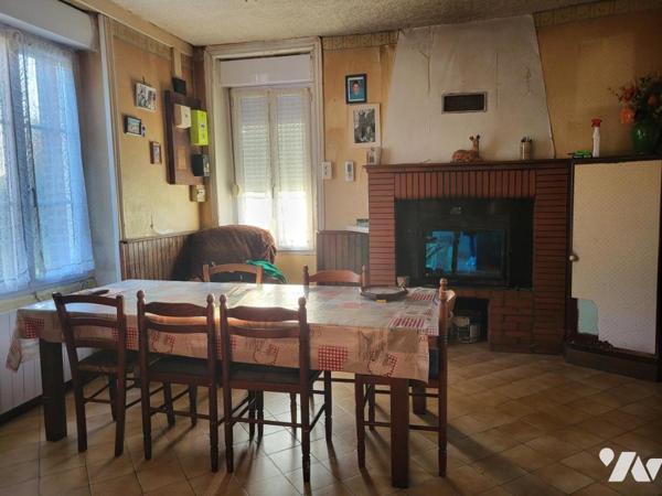 Maison d'habitation en pierre avec dépendances