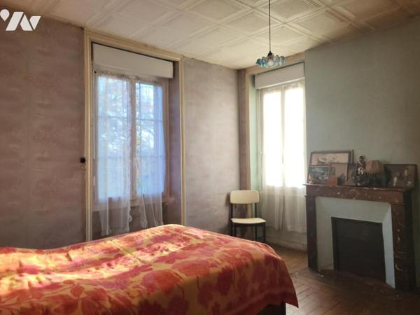 Maison d'habitation en pierre avec dépendances