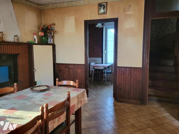 Maison d'habitation en pierre avec dépendances