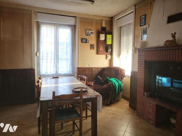 Maison d'habitation en pierre avec dépendances