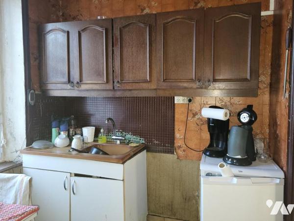 Maison d'habitation en pierre avec dépendances