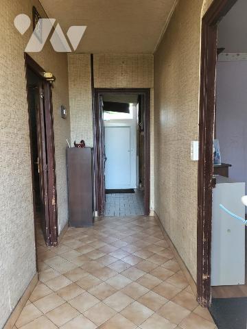 Maison d'habitation en pierre avec dépendances