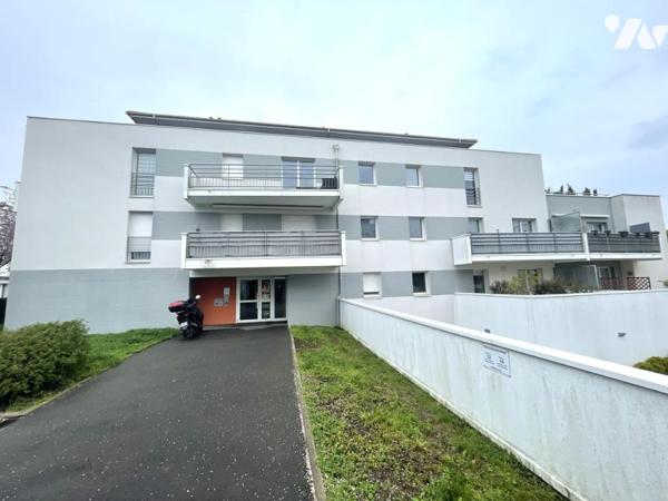 A VENDRE - REZE - Houssais -Au 1er étage - Appartement T3 d'env 63.82m² avec balcon et parking.