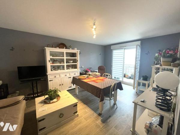 A VENDRE - REZE - Houssais -Au 1er étage - Appartement T3 d'env 63.82m² avec balcon et parking.
