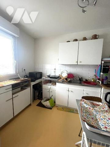 A VENDRE - REZE - Houssais -Au 1er étage - Appartement T3 d'env 63.82m² avec balcon et parking.