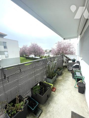A VENDRE - REZE - Houssais -Au 1er étage - Appartement T3 d'env 63.82m² avec balcon et parking.