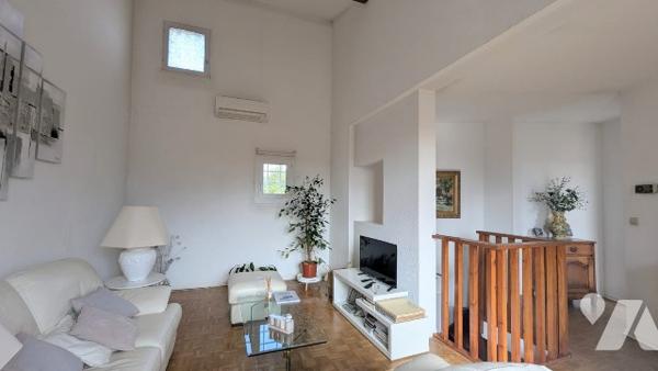 ROUTE DE GALICE - T3 DUPLEX dernier étage 65 m² avec GARAGE et parking libre