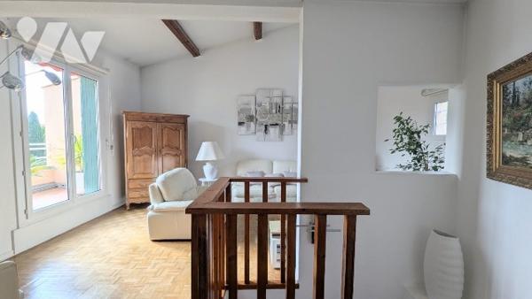 ROUTE DE GALICE - T3 DUPLEX dernier étage 65 m² avec GARAGE et parking libre