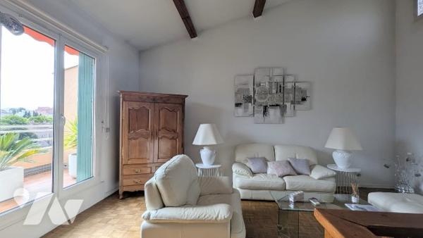 ROUTE DE GALICE - T3 DUPLEX dernier étage 65 m² avec GARAGE et parking libre