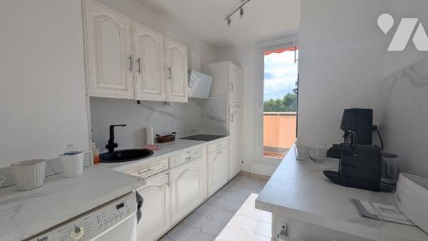 ROUTE DE GALICE - T3 DUPLEX dernier étage 65 m² avec GARAGE et parking libre