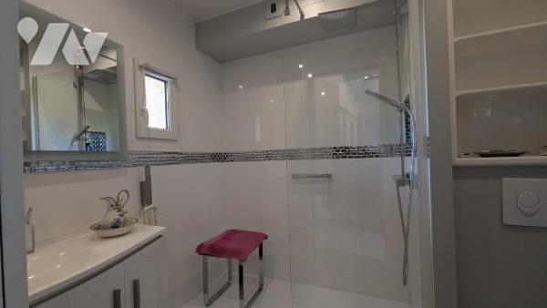 ROUTE DE GALICE - T3 DUPLEX dernier étage 65 m² avec GARAGE et parking libre