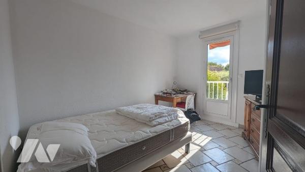 ROUTE DE GALICE - T3 DUPLEX dernier étage 65 m² avec GARAGE et parking libre