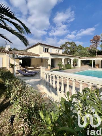 Maison à vendre 8 pièces 270 m² Roquebrune-sur-Argens