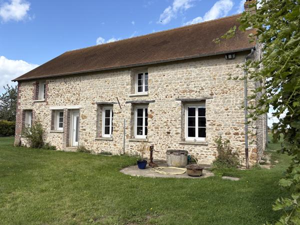 Douains (27120) Bâtisse d'un ancien corps de ferme rénovée