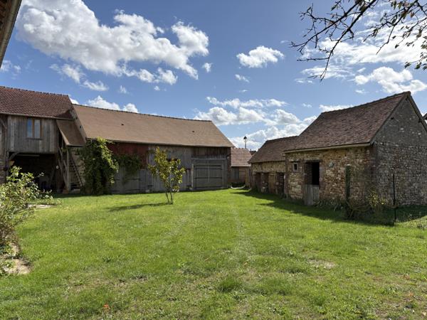 Douains (27120) Bâtisse d'un ancien corps de ferme rénovée
