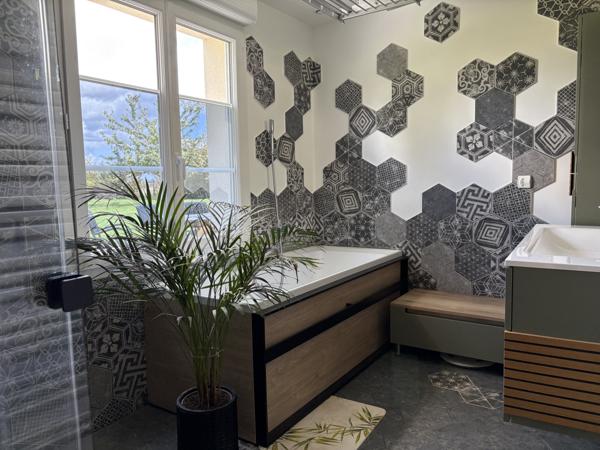 Douains (27120) Bâtisse d'un ancien corps de ferme rénovée