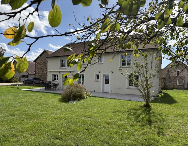 Douains (27120) Bâtisse d'un ancien corps de ferme rénovée