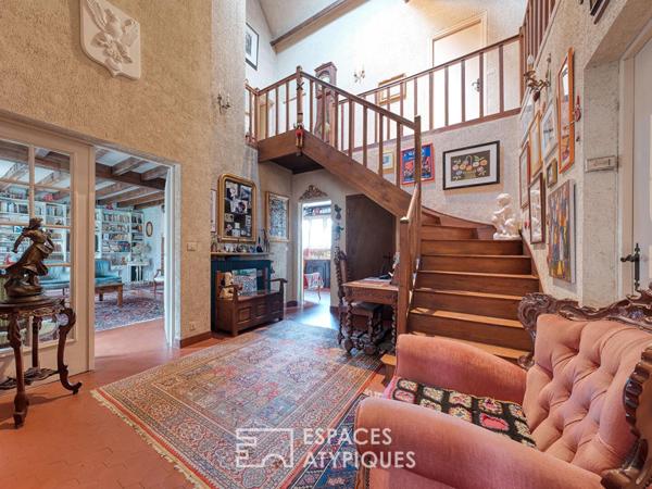 Maison années 70 avec une dépendance sur un parc arboré