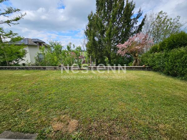 A vendre à Aurillac, quartier stade, sur terrain d'environ 500 m², Maison de type 5 d'une surface de 120 m² avec garage.