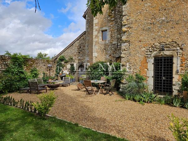 Authentique manoir du XVe siècle dans la région du Mans