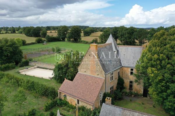 Authentique manoir du XVe siècle dans la région du Mans
