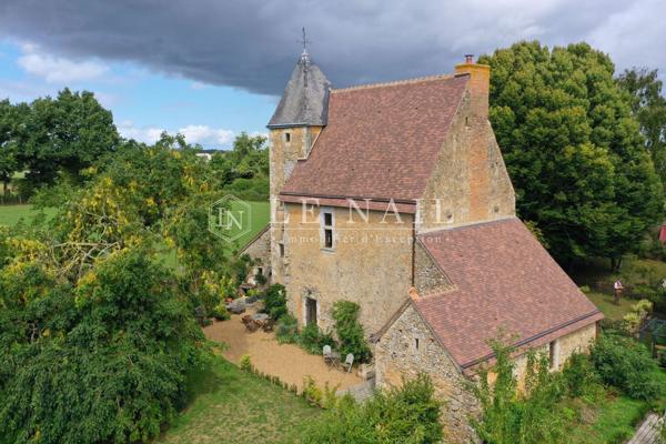 Authentique manoir du XVe siècle dans la région du Mans
