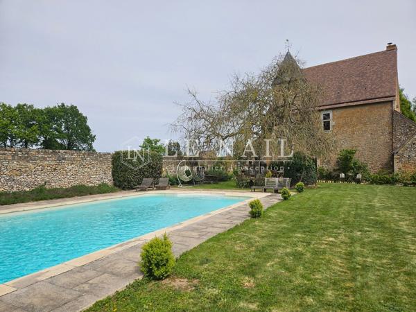 Authentique manoir du XVe siècle dans la région du Mans