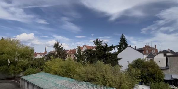 Vente                                                      Appartement
                        
                     3 pièces                      84 m2                     à Colmar