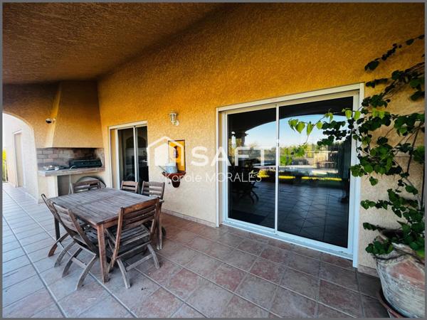 VILLENEUVE -DE-LA-RAHO, MAGNIFIQUE VILLA  AVEC VUE ET PISCINE!