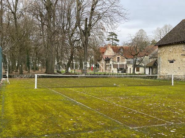 Manoir du XIXe siècle et son parc paysager de 2,45 ha en Seine-et-Marne