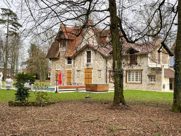 Manoir du XIXe siècle et son parc paysager de 2,45 ha en Seine-et-Marne