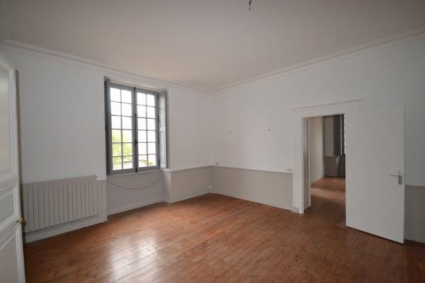 Location maison 6 pièce(s) 174 m²