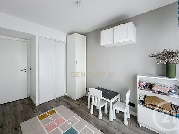 Appartement F4 à vendre  4 pièces - 76,74 m2 NEUILLY SUR MARNE - 93