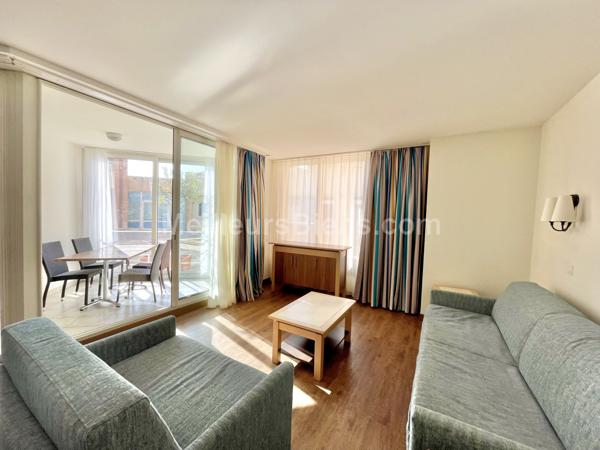 PORT FREJUS- grand T3 70m2 avec loggia dans résidence privée avec piscine à 20 m de la plage !