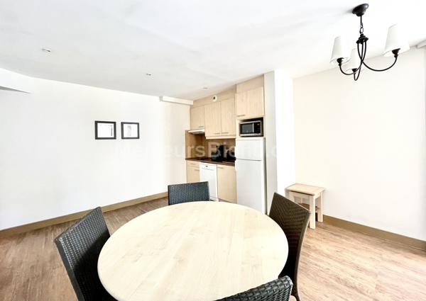 PORT FREJUS- grand T3 70m2 avec loggia dans résidence privée avec piscine à 20 m de la plage !