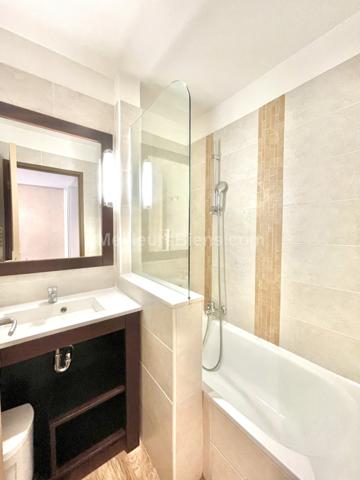 PORT FREJUS- grand T3 70m2 avec loggia dans résidence privée avec piscine à 20 m de la plage !