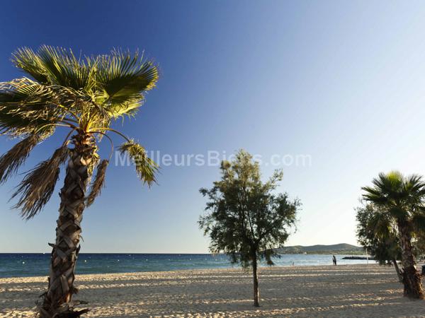 PORT FREJUS- grand T3 70m2 avec loggia dans résidence privée avec piscine à 20 m de la plage !