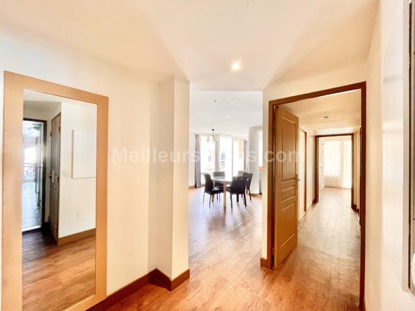 PORT FREJUS- grand T3 70m2 avec loggia dans résidence privée avec piscine à 20 m de la plage !