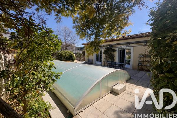 Maison à vendre 5 pièces 133 m² Saint-Cyr-sur-Mer