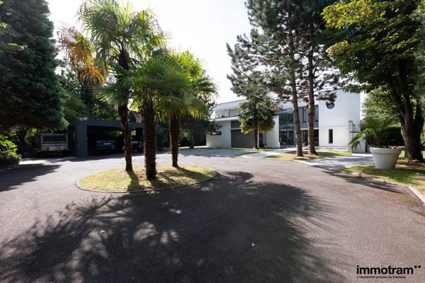 Vente Maison 315m2 - 5 chambre(s) - Croix, Parc Barbieux • Réf. VM29521