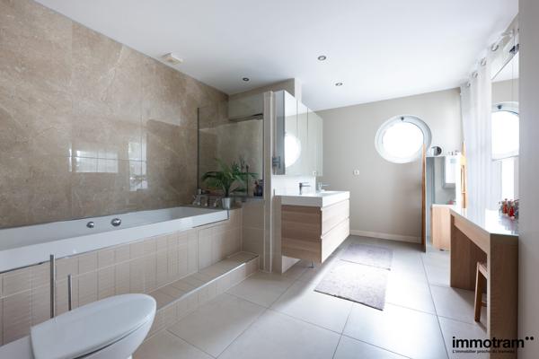 Vente Maison 315m2 - 5 chambre(s) - Croix, Parc Barbieux • Réf. VM29521