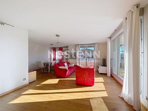 Dernier étage appartement T4, terrasse de 40 m², pièce de vie ensoleillée de 48m² climatisée, un garage en sus